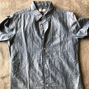 Short sleeve button up
